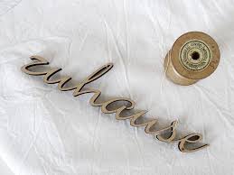 Vor meinem studium habe ich nie gedacht, dass ein anderer ort ein zuhause sein kann, außer meiner heimat. Kolumne Wo Und Was Ist Eigentlich Ein Zuhause Plus Stickrahmen Mit Schriftzugen Als Diy Wanddeko Mammilade