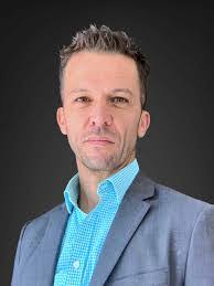 Sarah Muro's Instagram, Twitter & Facebook