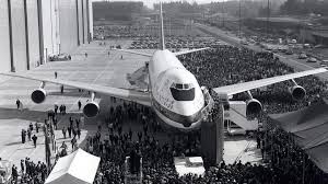 The Boeing 747 Jumbo Jet The Plane That Changed The World Boeing Boeing 747 Vintage Aircraft