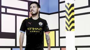 Pagesbusinessessports & recreationsports leagueprofessional sports league曼城香港 mcfc hk. å®˜æ–¹ æ›¼åŸŽå'å¸ƒæ–°èµ›å­£çƒè¡£ä¸»åœºè‡´æ•¬å·¥ä¸šé©å'½å®¢åœºè¿½å¿†90å¹´ä»£