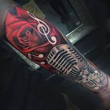 Tattoo Bedeutung Sleeve Tattoo Mit Roter Rose Mikrofon Und Noten Sleevetattoos Music Tattoo Sleeves Tattoo Designs Men Music Tattoo Designs