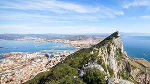 The territory overlooks the strait of gibraltar, which connects the mediterranean sea and the north atlantic ocean. Gibraltar Die Besten Bus Minivan Touren 2021 Top Bewertungen In Gibraltar Getyourguide