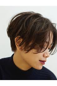 男の子っぽく見えない 前髪長めの前下がりショートヘア 美容室カキモトアームズのおすすめヘアスタイルカタログ ヘアカット ヘアスタイル ヘアースタイル