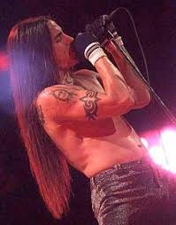 That Embarrassing Moment When A Guy Has Better Hair Then You Haha Anthony Kiedis Anthony Kiedis Long Hair Styles Men Anthony Keidis
