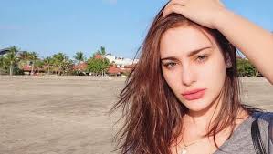 Nora alexandra melalui akun instagram pribadinya, @ncdpapl mengungkapkan jika ia saat ini sedang menunggu sang suami, jerinx sid yang akan segera bebas dalam waktu dekat. Blak Blakan Nora Alexandra Pernah Lakukan Oplas