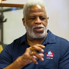 The Tragic Fate of Earl Campbell In the pantheon of American football, few  names evoke as much awe and respect as Earl Campbell. Known as the “Tyler  Rose,” Campbell bulldozed his way