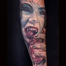 Left rib side zombie tattoo for men. Sehr Realistische Aussehende Mehrfarbige Frau Zombie Mit Blutigem Herzen Tattoo Am Armel Tattooimages Biz