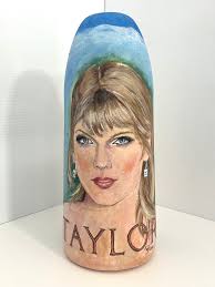 Thank you to Jan Fusco of Johnston, RI, for contributing this buoy titled  “Taylor Swift” to the Stonington Lobster Trap Tree. Jan created this buoy  taking inspiration from Taylor Swift and her