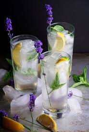 Sommer Cocktail Mit Krautern 6 Rezepte Fur Erfrischende Drinks Mit Feiner Krauternote Sommer Cocktails Gin Und Tonic Cocktails