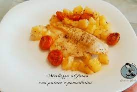Intanto pelare le patate, lavarle e poi lessare le patate in acqua salata. Merluzzo Al Forno Con Patate E Pomodorini Cucina Con Claudia