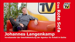 Als salonnière des bamberger kultursalon das.rote.sofa. Das Rote Sofa Heute Mit Johannes Langenkamp Geschaftsfuhrer Der Gothaer Agentur Fur Arbeit Youtube