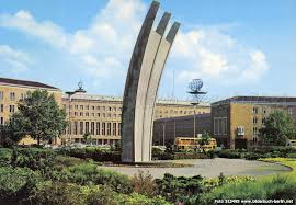 Berlin Tempelhof Denkmal Der Luftbrucke Berlin Tempelhof Berlin Heute Berlin