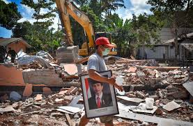 Identifying potential hazards ahead of time and advance planning can reduce the dangers of serious injury or loss of life from an earthquake. Lombok Earthquakes Reveal That Indonesia S Disaster Management Is Shaky East Asia Forum