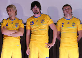 — форма сборной украины (и всех других команд). Predstavlena Forma Sbornoj Ukrainy Dlya Evro 2012 Fotoreportazh 7 Noyabrya 2011 G Dinamo Kiev Ot Shurika