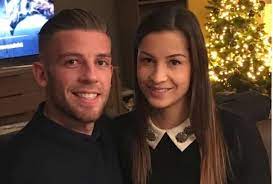 Vandaag is ze opvallend rustig en voorspelt ze alleen maar goeds voor de wedstrijd tegen. Shani Van Mieghem Istri Cantik Toby Alderweireld Sang Pahlawan Kemenangan Tottenham Atas Arsenal Okezone Bola
