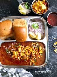 Kolhapuri Misal Pav How To Make Misal Pav Polka Puffs Food Recipies Snack Recipes Food