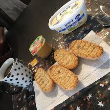 Breakfast Petits Pains Grilles Au Froment Avec Du Beurre Et Une Compote Pomme Mangue Un The Haveaniceday Weightwatchers Food Bread Health