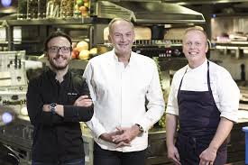 Jean Francois Piege Reprend La Poule Au Pot George V Fabrique Givree Simone Zanoni Christian Le Squer D Poule Au Pot Jean Francois Piege Christian Le Squer