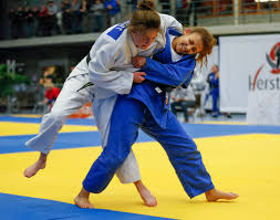 Zeki müren söylüyordu, sonra bazen pek nefret ettiğim muazzez ersoy. Judoinside Aqsa Intizar Judoka
