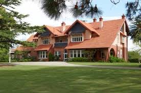 Edrington, Berwick, was designed by eminent architect Rodney Alsop and  built in 1906-07 for the West Australian pastoralist Samuel P. McKay. It  was subsequently owned by Andrew Chirnside and then the distinguished