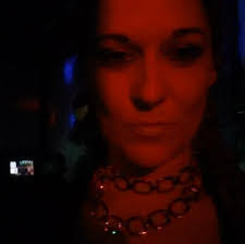 Amanda Larney's Instagram, Twitter & Facebook