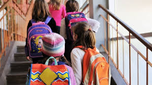 Potrivit institutiei, cursurile noului an scolar incep luni, 10 septembrie si se intind pe 168 de zile lucratoare, respectiv 34. Care Este Structura Anului È™colar 2018 2019 Uite Cand Incepe È™coala È™i Cand Sunt Programate VacanÈ›ele Educatie Avantaje Ro De 20 De Ani Pretuieste Femei Ca Tine