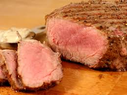 Carnea se va scoate din frigider si se lasa la temperatura camerei. Friptura De Vita