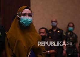 Pihak kejaksaan agung (kejagung) kemudian melakukan pemeriksaan internal kepada pejabatnya yang diduga berkaitan dengan terpidana kasus pengalihan hak tagih (cessie) bank bali itu. Pinangki Cerita Pertemuan Dengan Djoko Tjandra Ke Jaksa Lain Republika Online