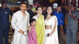 Ajay devgn is an indian film actor, director, and producer. Ajay Devgan Kajol With Family Daughter Nysa Son Yug Devgn Bachchan S Deewali Bash 2019 Youtube