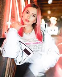 O co jednak tam chodzi. Polubienia 224 7 Tys Komentarze 851 Weronika Sowa Wersow Na Instagramie Call Me Internetfriends Wersow Ile Youtube Red Leather Jacket Instagram