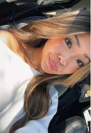 Vanessa Kellen's Instagram, Twitter & Facebook