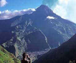 The other option you have is to travel to ambato and from there catch a bus that takes just one hour to get to baños. Hotel El Belen En Banos De Agua Santa