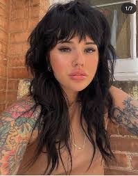 Jillian Dean's Instagram, Twitter & Facebook