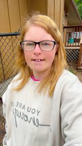 Help please! Looking for a great dentist to extract all remaining teeth and  make a full denture. Don't want the teeth to look fake, so I'm looking for  a dentist who makes