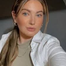 Courtney Sellars's Instagram, Twitter & Facebook