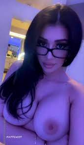 Liliana Hearts Nude and Sexy Photo Collection - Fappenist