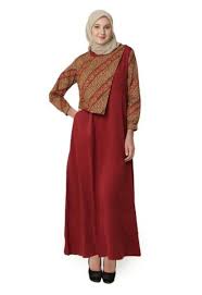 Nah, pada kesempatan kali ini kami akan memberikan beberapa inspirasi varian gaya model baju batik wanita terbaru dari mulai atasan batik, baju batik gamis, baju batik kerja, bahkan sampai model baju batik untuk wanita gemuk yang bisa membuat tampilan para wanita bertubuh gemuk bisa terlihat langsing dan cantik. 65 Model Gamis Batik Modern Kombinasi Terbaru 2021