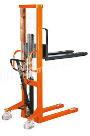 Il carrello elevatore è una macchina, più o meno l'uso più comune del carrello elevatore è la movimentazione di carichi pallettizzati tramite le. Carrello Sollevatore Manuale In Acciaiounicraft 6151016
