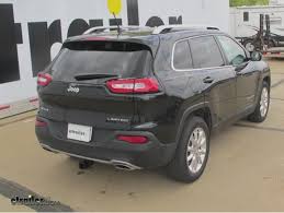 The installation of a gooseneck hitch requires that at least one hole be drilled into your truck bed. Trailer Hitch Installation 2015 Jeep Cherokee Curt Video Etrailer Com