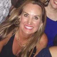 Kerri Layne's Instagram, Twitter & Facebook