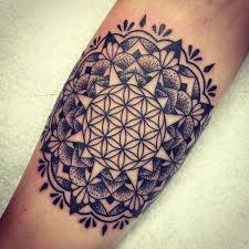 Lebensblume tattoo handgelenk mandala blumen tattoos blume des lebens tattoo kompass tattoos tattoo vorschläge geometrische tätowierungen geometrisches tattoo tattoos frauen tattoo vorlagen. 1001 Ideen Fur Blume Des Lebens Tattoo Designs Blume Des Lebens Tattoo Tattoo Life Oberarm Tattoo Frauen Blumen