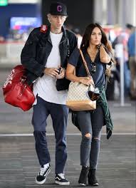 Megan fox appears visibly irritated and displeased with boyfriend machine gun kelly at the billboard music awards in los angeles despite the couple putting on a loved up pda display on the red carpet for the event. Megan Fox Mgk Megan Fox Casual Megan Fox Style Megan Fox Outfits
