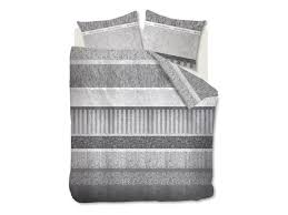 Pour dormir dans les meilleures conditions, en été comme en hiver, l'astuce est d'être bien bordé ! Rivi Egrave Ra Maison Winterclub Housse De Couette 100 Coton Grande Taille 260x200 220 Cm 2 Taies Gris Smul201782504 Vente De Parure De Lit 1 Personne Conforama