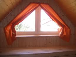 1001 Ideen Fur Dachfenster Gardinen Und Vorhange Gardinen Fur Dachfenster Dachfenster Dreiecksfenster