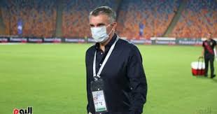 وعن العلاقة بينه وبين كارتيرون، المدير الفني للزمالك، قال الجزيري: ÙƒØ§Ø±ØªÙŠØ±ÙˆÙ† ÙŠØ¬ØªÙ…Ø¹ Ù…Ø¹ Ù…Ø³Ø¦ÙˆÙ„ÙŠ Ø§Ù„Ø²Ù…Ø§Ù„Ùƒ Ø¨Ø¹Ø¯ ÙˆØµÙˆÙ„Ù‡ Ù„Ù„Ù‚Ø§Ù‡Ø±Ø© Ù„Ø­Ø³Ù… ØªØ¯Ø±ÙŠØ¨ Ø§Ù„Ø£Ø¨ÙŠØ¶ Ø§Ù„ÙŠÙˆÙ… Ø§Ù„Ø³Ø§Ø¨Ø¹