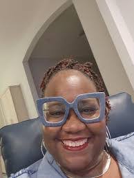 Anne Glenzer's Instagram, Twitter & Facebook