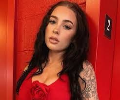 Leslie Hannah's Instagram, Twitter & Facebook