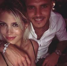 Mauro icardi y wanda nara siguen de vacaciones y ésta vez viajaron a ibiza con francesca, su hija mayor. Nuevas Fotos De Wanda Nara Y Mauro Icardi Sin Photoshop Noticias De Buenos Aires