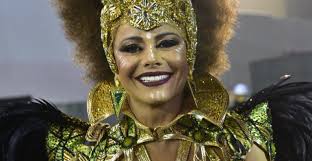 Com convite garantido para participar da próxima novela de aguinaldo silva na globo, viviane araújo não teria nada a perder se desistisse de dividir o palco com seu desafeto. Rainha De Bateria Viviane Araujo Adere Ao Black Power E Rouba A Cena Em Desfile