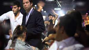 A heart ibiza éttermét a világ egyik legdrágábbjának tartják. Travolta And Habony At Ibiza Youtube